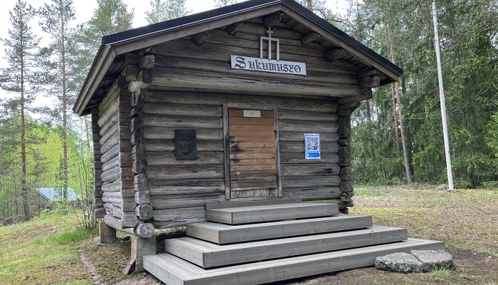 Mänttärin Sukuyhdistyksen ylläpitämän kotiseutumuseon aittarakennus sai uudet portaat viime vuonna. Kuva: Marko Wahlström