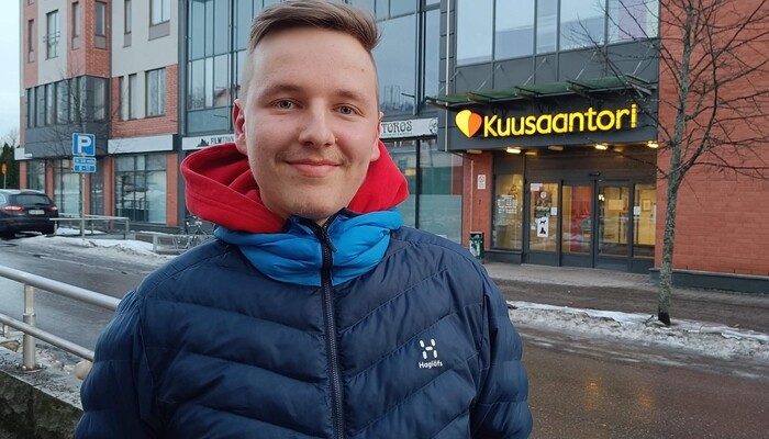 Kuusankoskelainen Rami Mukkula, 22, hakee kisatuntumaa järkevän ajomatkan päässä kotoa sijaitsevista keilahalleista. Kuva: Jarmo Lehtomäki
