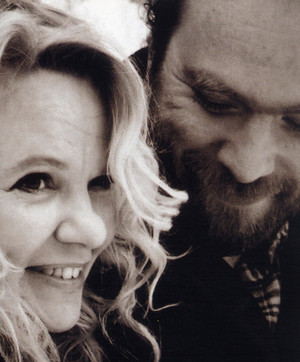 Pitk&auml;n linjan jazz-muusikot, aviopuolisot Iro Haarla ja Ulf Krokfors s&auml;est&auml;v&auml;t Porvoon spirituaalikonsertissa.