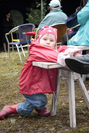 T&auml;m&auml; eloisa juhlija kuului 80-vuotisjuhlan nuorimpiin.