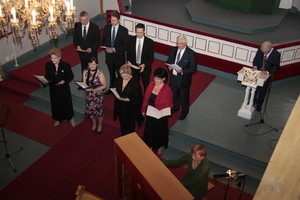 Sukukuoro suoritti kantaesityksens&auml; kes&auml;isen konsertin p&auml;&auml;tteeksi viime sunnuntaina.