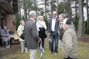 Markku Pakkanen (kesk.) yllättyi viikko sitten pidetyssä Mänttärin Sukuyhdistyksen 80-vuotisjuhlassa saamastaan myönteisestä palautteesta.