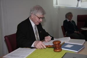M&auml;ntt&auml;rin suvun valtuuskunnan puheenjohtaja Anssi Paasivirta toimi ennen el&auml;kkeell&auml; j&auml;&auml;mist&auml;&auml;n TEM:n rakennemuutosjohtajana.