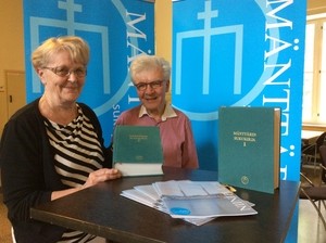 M&auml;ntt&auml;rin Sukuyhdistyksen johtokunnan puheenjohtaja Kaisu Ven&auml;l&auml;inen ja suvun valtuuskunnan puheenjohtaja, suvun p&auml;&auml;mies Anssi Paasivirta toivottavat m&auml;ntt&auml;ril&auml;iset tervetulleiksi nelj&auml;n vuoden v&auml;lein pidett&auml;v&auml;&auml;n sukukokoukseen ja -juhlaan Kotkaan 16