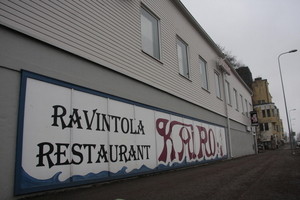 Kotkalaisen satamaravintolan tarina juontaa aina vuoteen 1879. Paikka tuli tunnetuksi merimiehist&auml;, jotka poikkesivat Kantasatamasta 1930&ndash;70-luvulle.