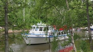 M/s Viklat ovat tuttu n&auml;ky Kotkan edustan merialueella. S&auml;&auml;nn&ouml;llist&auml; reittivuoroa ajavat vesibussit tekev&auml;t risteilyit&auml; my&ouml;s tilauksesta.