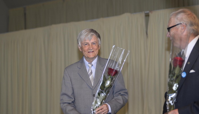 Kouvolalainen Timo Huovila nimettiin Mänttärin Sukuyhdistyksen kunniajäseneksi Kotkan sukukokouksessa ja -juhlassa vuonna 2016. Hän on järjestyksessään suvun kymmenes kunniajäsen.