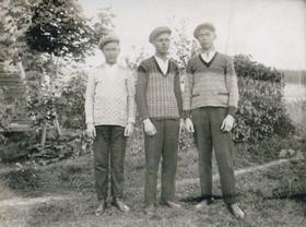 Kuva 6: Nuoret miehet.