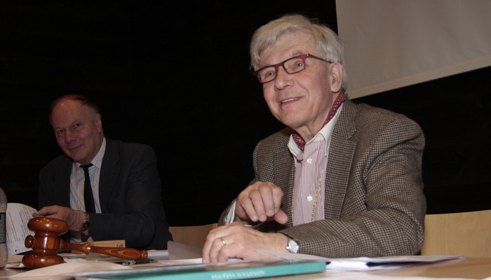 – Sisällissota oli raakaa: se jakoi perheitä kahtia, eikä syitä aina tiedetty. Sellaista vain tapahtui, kaksi sotaan liittyvää tarinaa omasta lapsuudestaan muistava sukuyhdistyksen valtuuskunnan puheenjohtaja Anssi Paasivirta toteaa.