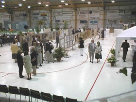Sukujuhlat Kouvolan Inkeroisten jäähallissa vuonna 2000.