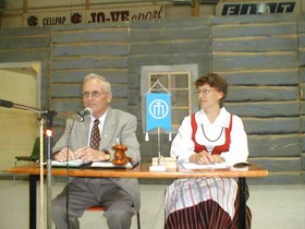 Sukukokous Kouvolan Inkeroisisten jäähallissa vuonna 2000.