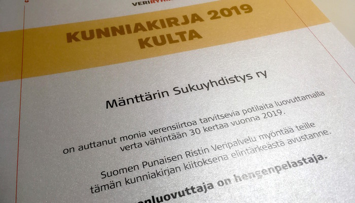 Mänttärin Sukuyhdistyksen VeriRyhmä sai viime vuodelta SPR:n kultaisen kunniakirjan luovuttamalla verta vähintään 30 kertaa.