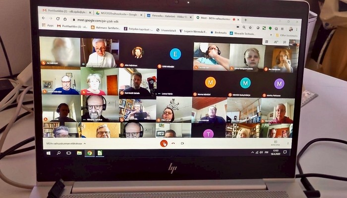 Mänttärin Sukuyhdistyksen valtuuskunta kokoontui historiansa ensimmäistä kertaa etäkokoukseen tänään lauantaina. Kuva: Olli Sipilä